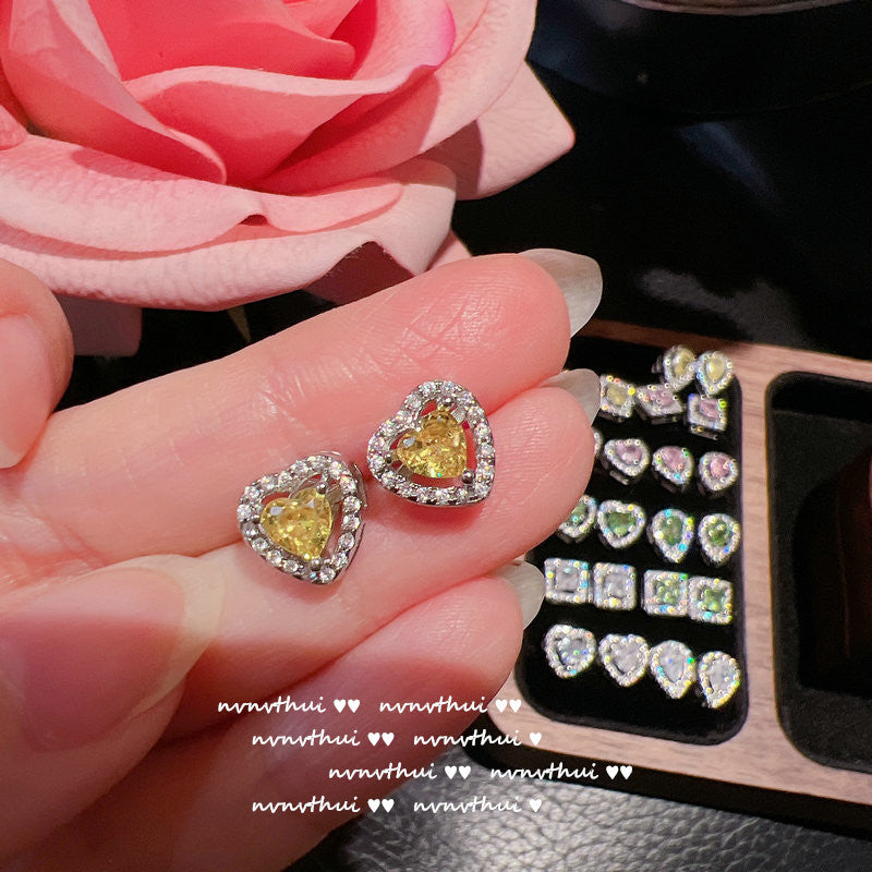 Venta al por mayor Pendientes de piedras preciosas de corazón amarillo 18K Zircon