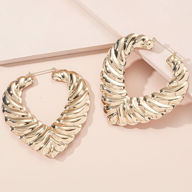 Wholesale Claw Thread Alloy Earrings