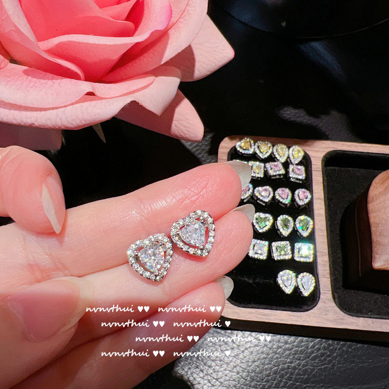 Venta al por mayor Pendientes de piedras preciosas de corazón amarillo 18K Zircon