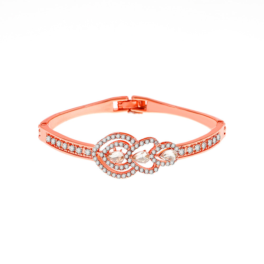 Pulsera De Aleación De Flor De Corazón Hueco al por mayor