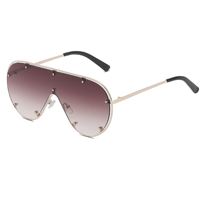 Gafas de sol para mujer con marco grande de metal PC al por mayor ahuecadas