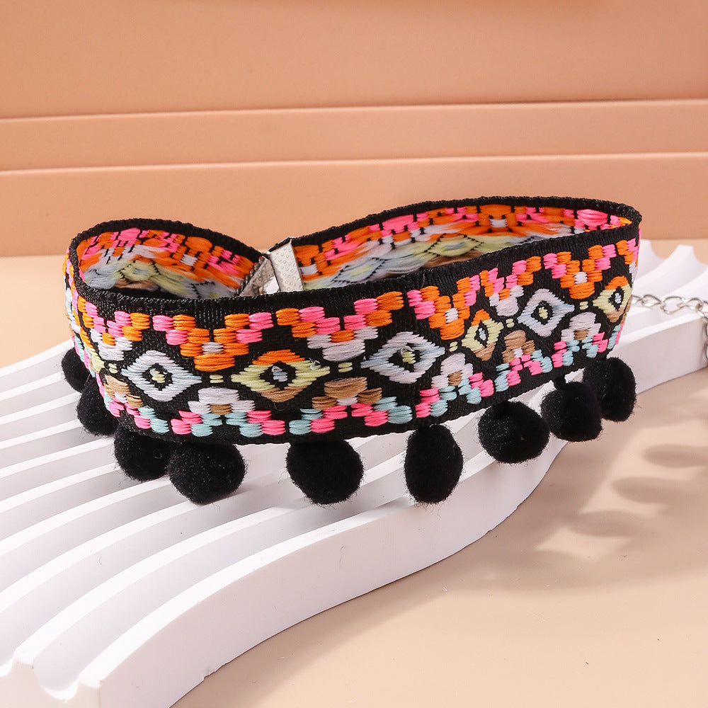 Venta al por mayor Collar de pompones de borla bohemia de tela