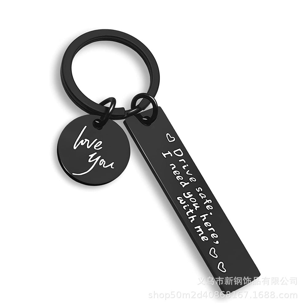 Venta al por mayor Drive Safe Te necesito aquí conmigo llavero creativo de acero inoxidable