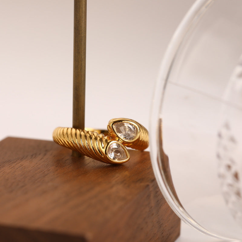 Venta al por mayor de anillos de cobre de circón medieval de oro de 18 quilates