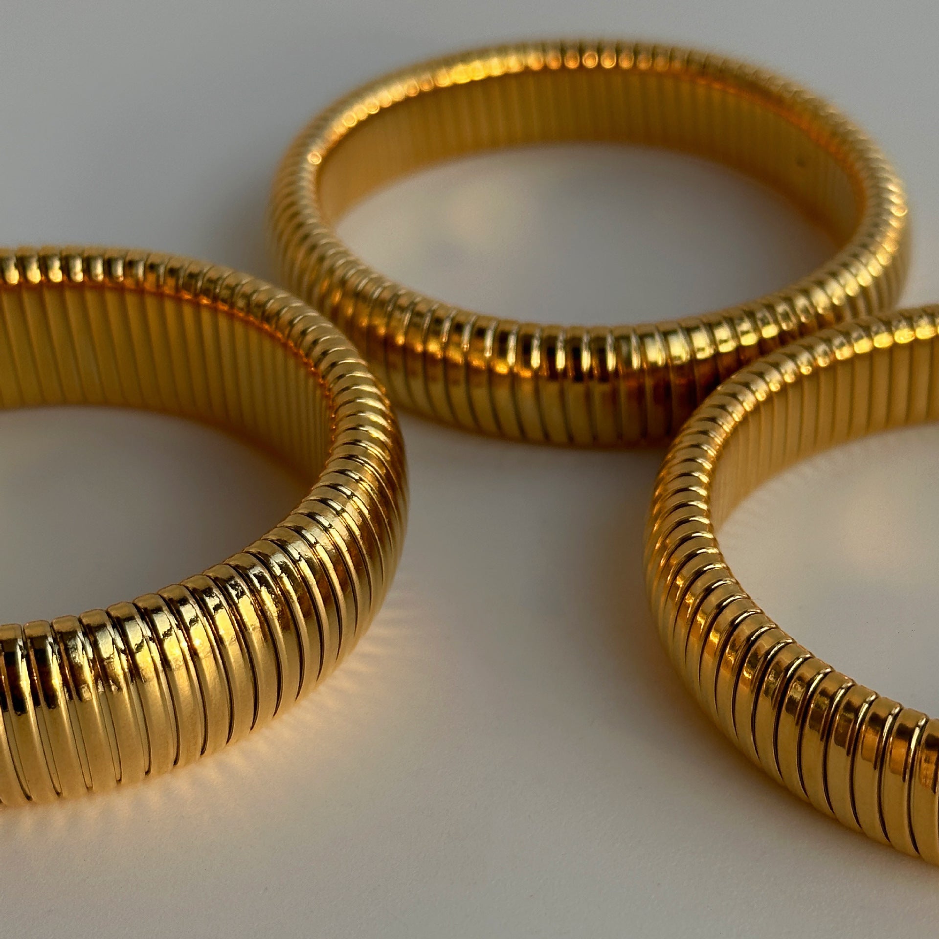 Wholesale 18k Real Gold Electroplated Titanium Steel Stretch Polished Bracelet