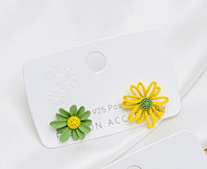 Wholesale Asymmetric Daisy Flower Alloy Earrings