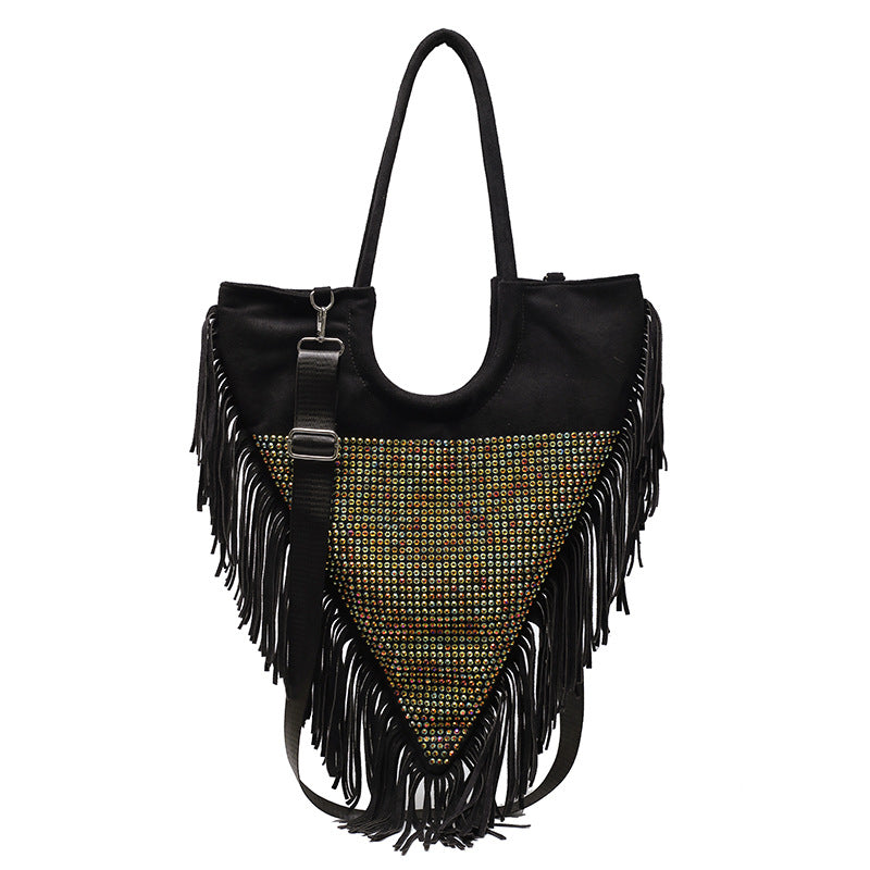 Venta al por mayor Bolso de hombro con múltiples remaches y borlas de PU