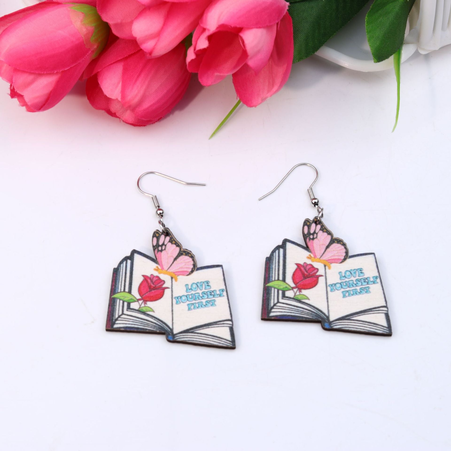 Venta al por mayor Día del maestro Impresión en madera Lápiz Libro Pendientes