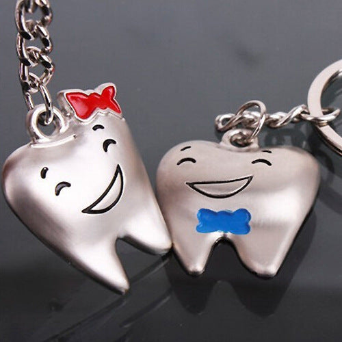 Wholesale Zinc Alloy Smiling Face Teeth Couple Key Chain