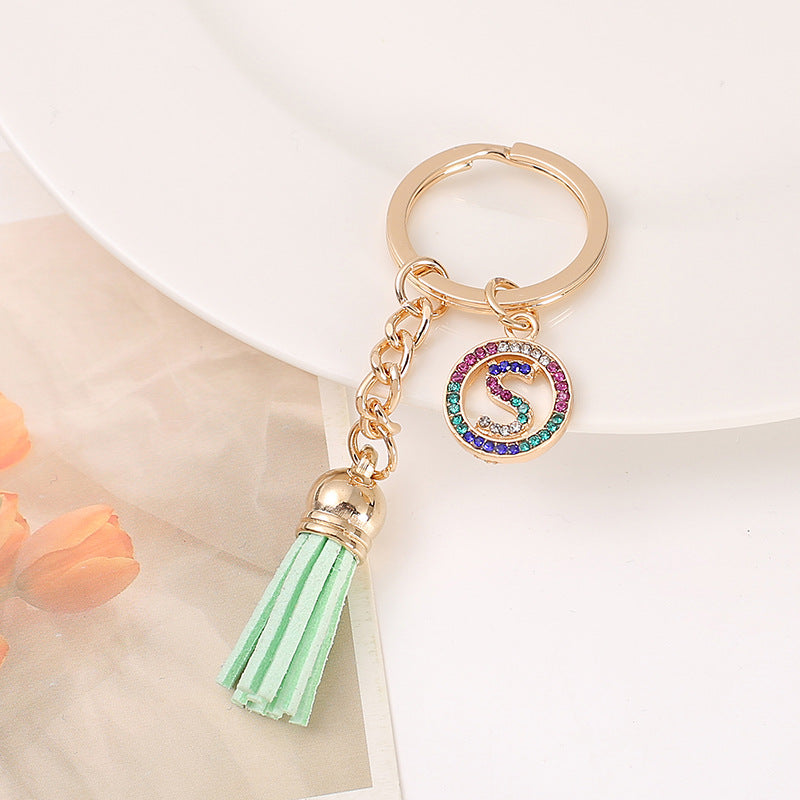 Venta al por mayor Llavero del alfabeto inglés de la borla de la aleación del cinc