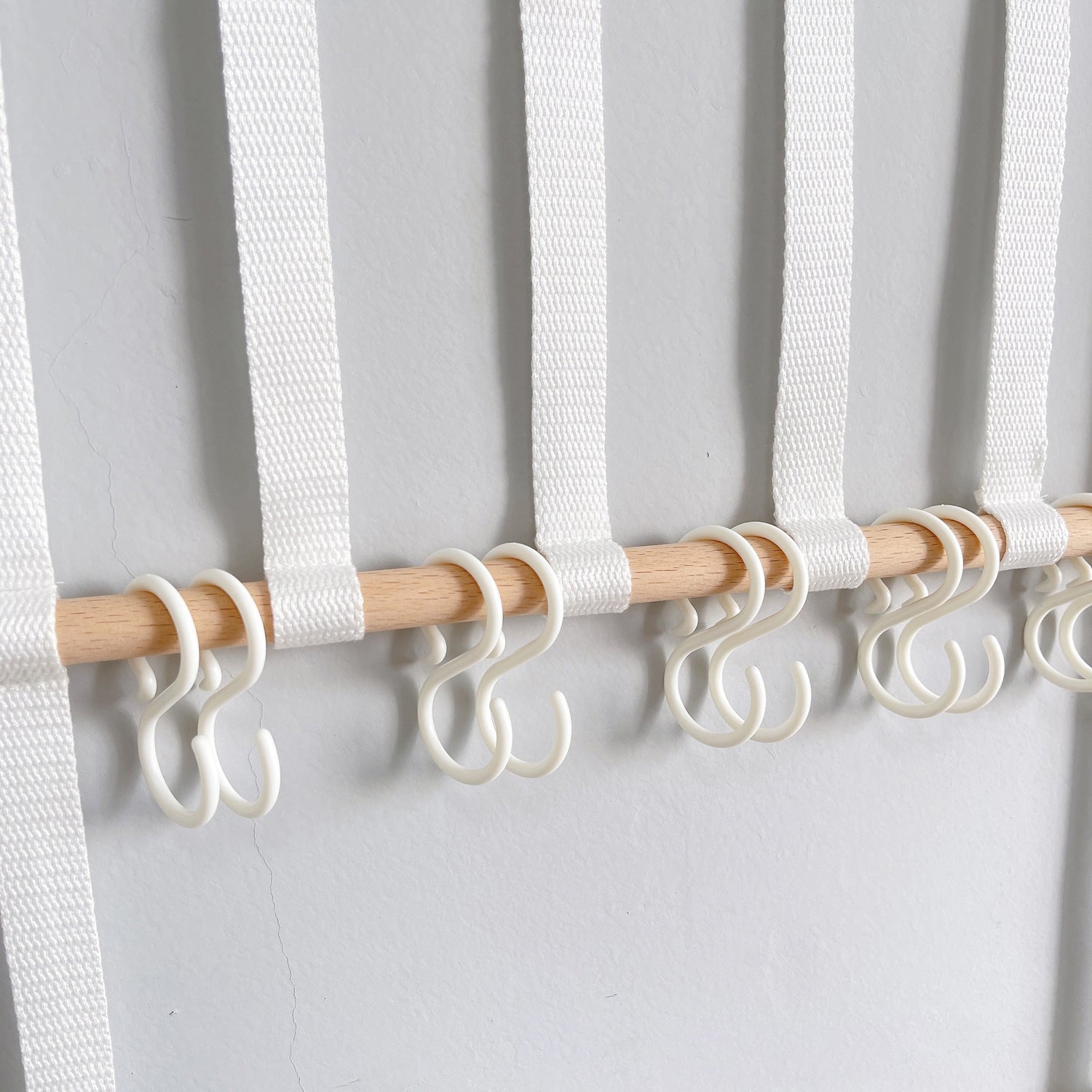 El palillo de la cinta al por mayor embroma la correa del almacenamiento del colgante de la pared de la horquilla