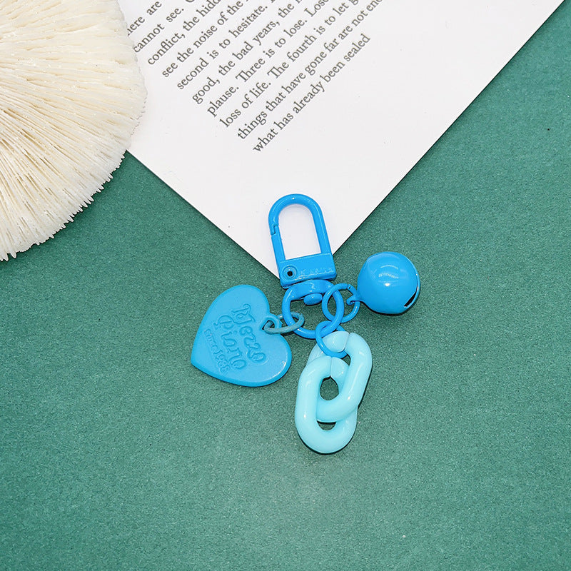 Venta al por mayor Llaveros de acrílico de campana pequeña de corazón de color caramelo