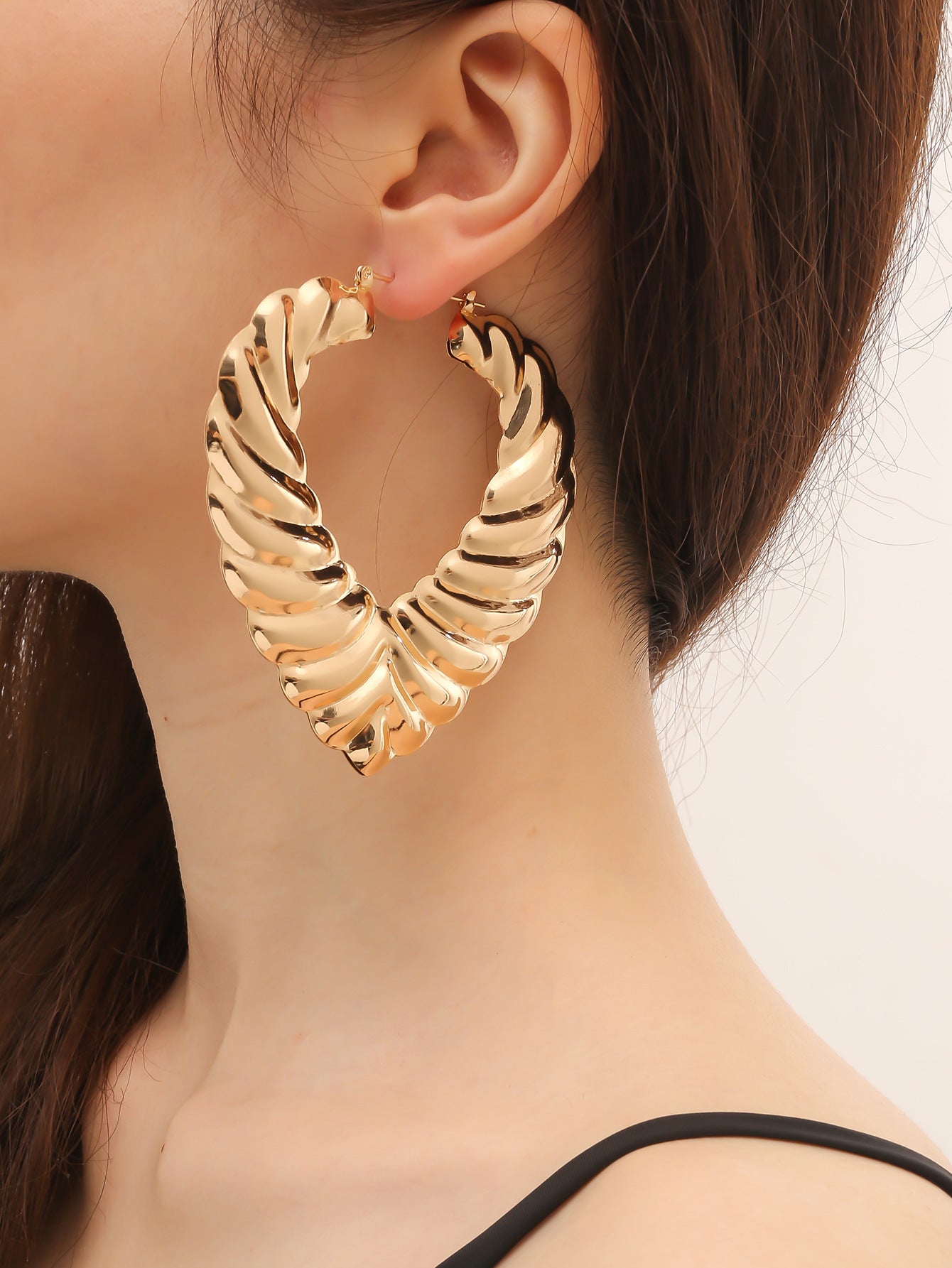 Wholesale Claw Thread Alloy Earrings