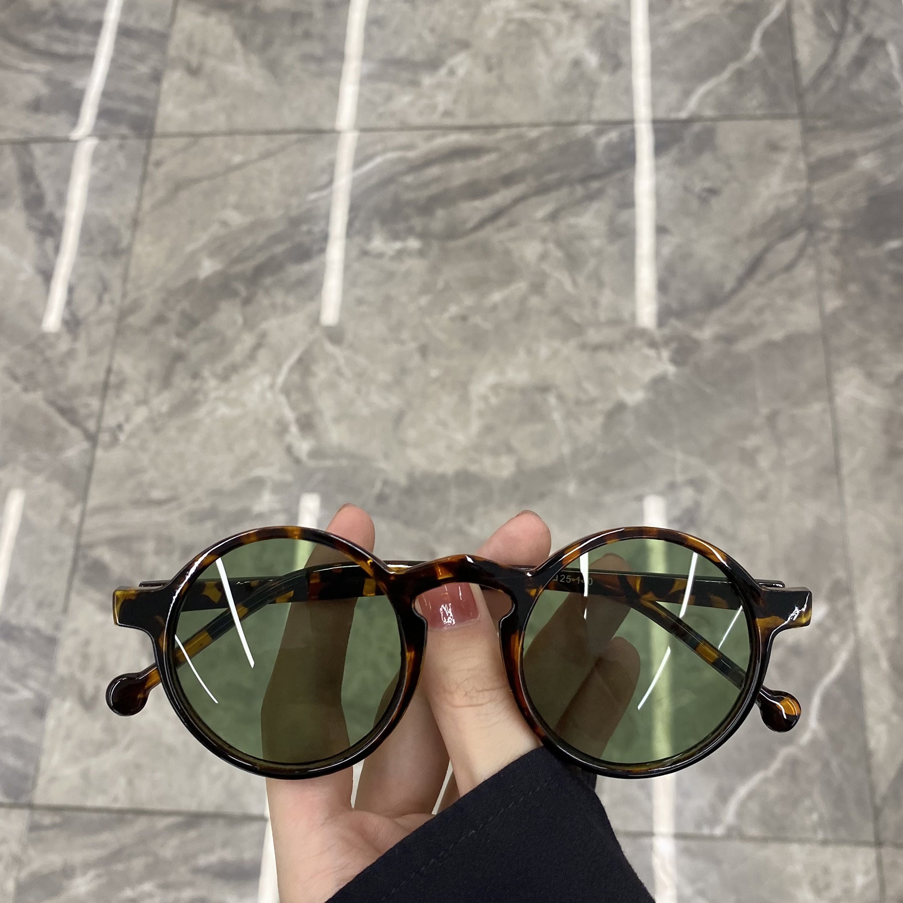 Wholesale Round Retro Cute PC Women's Sunglasses