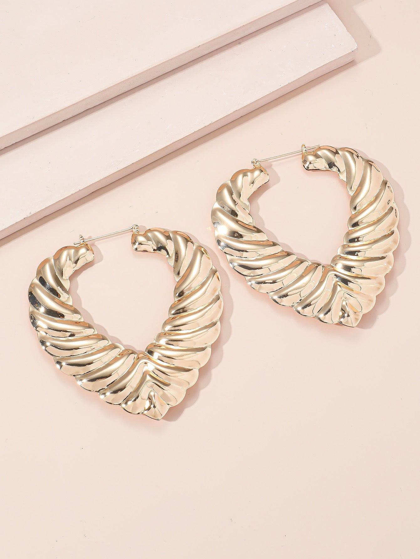 Wholesale Claw Thread Alloy Earrings
