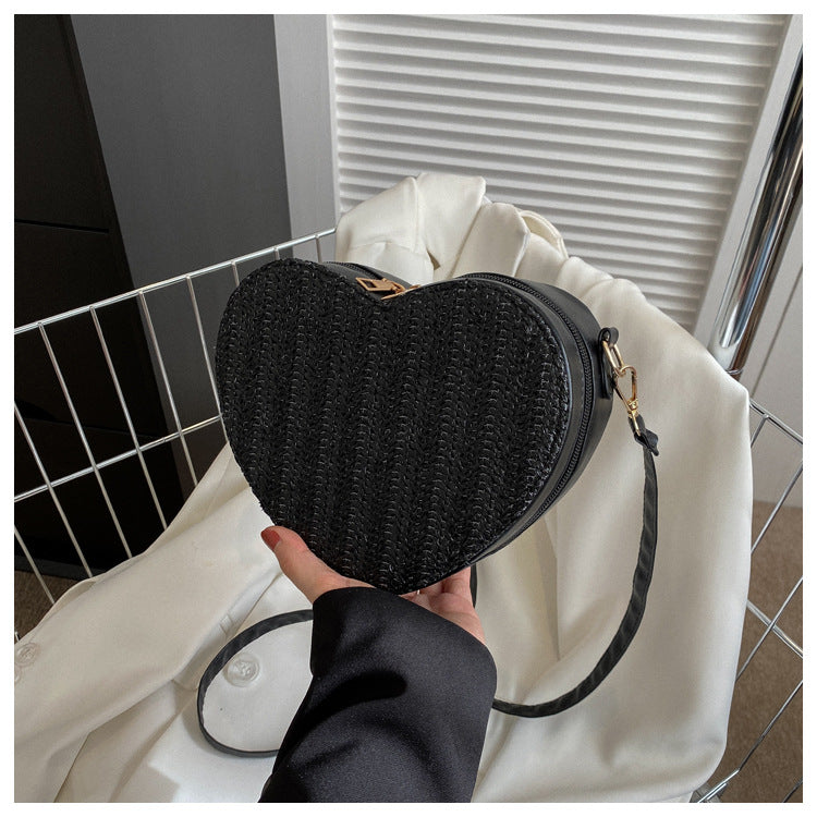 Bolsos de hombro tejidos de hierba lindos en forma de corazón al por mayor