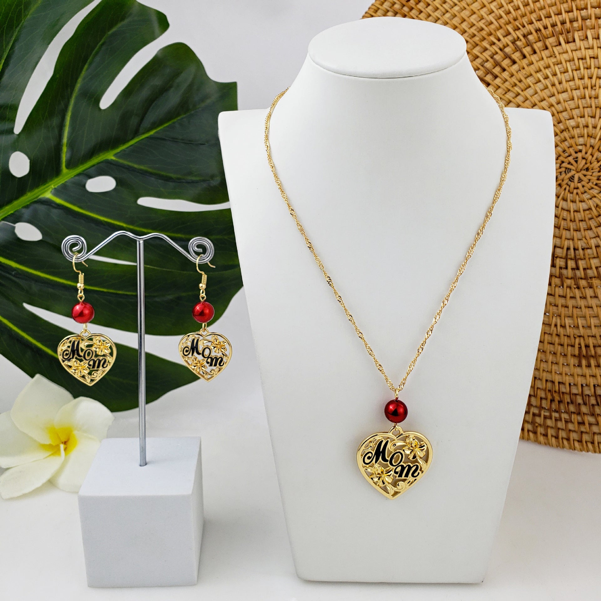 Conjunto de joyería de aretes de aleación hueca de corazón para el día de la madre al por mayor