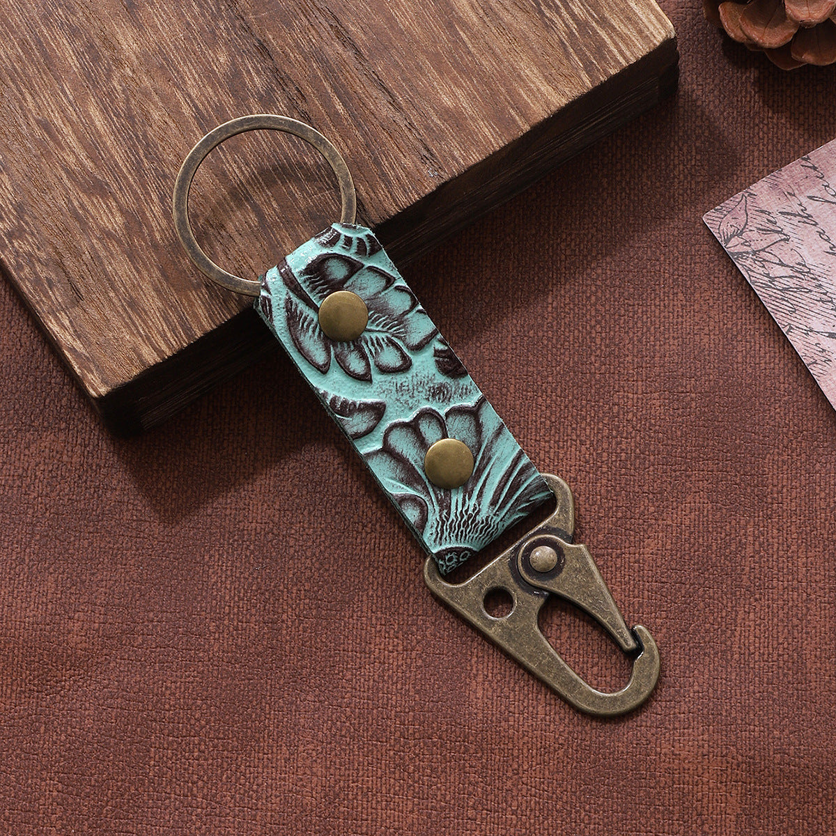Wholesale Leather Leopard Embossed Carved Vintage Wind Keychain