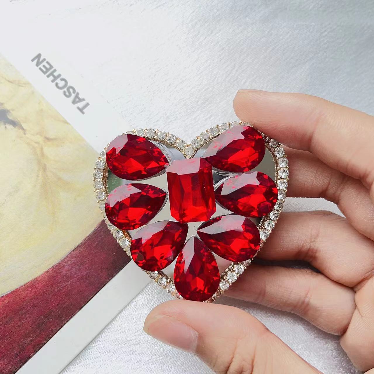 Wholesale Electroplated Heart-shaped Glass Mobile Phone Holders