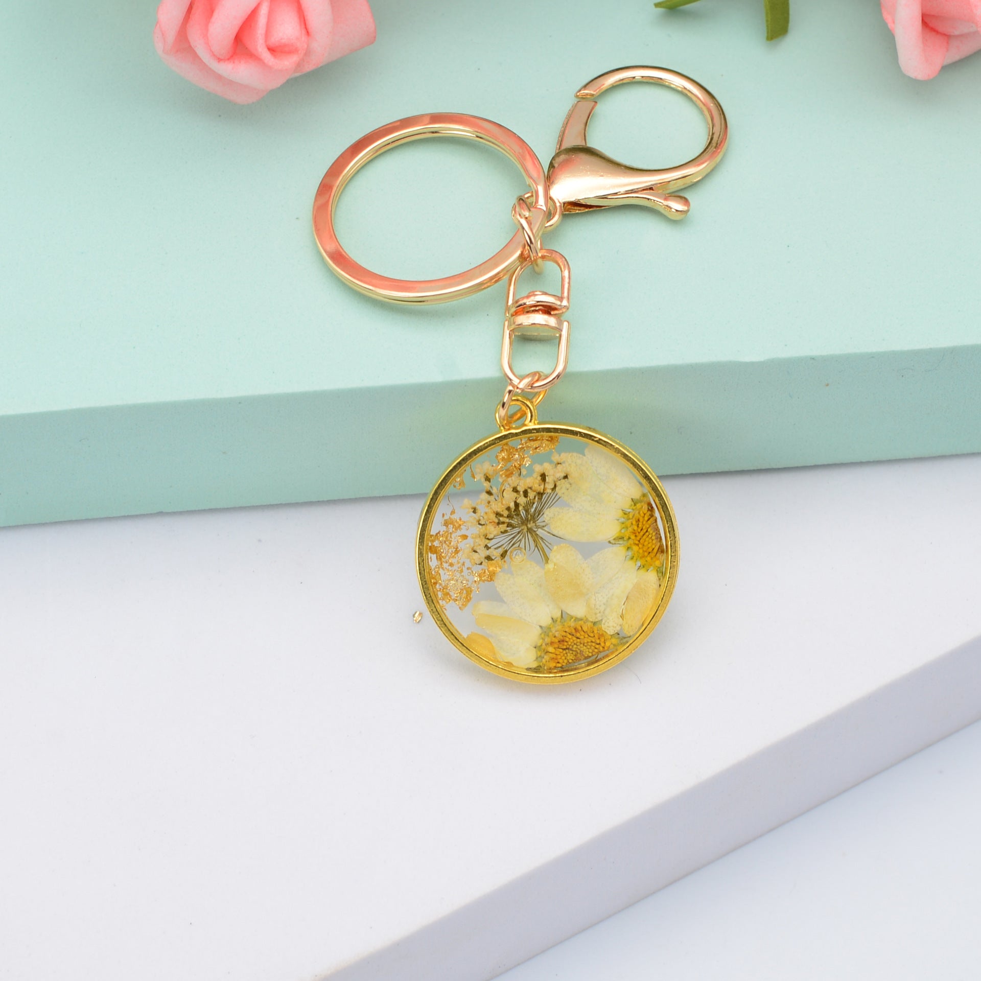 Wholesale Resin Epoxy Daisy Flower Keychain