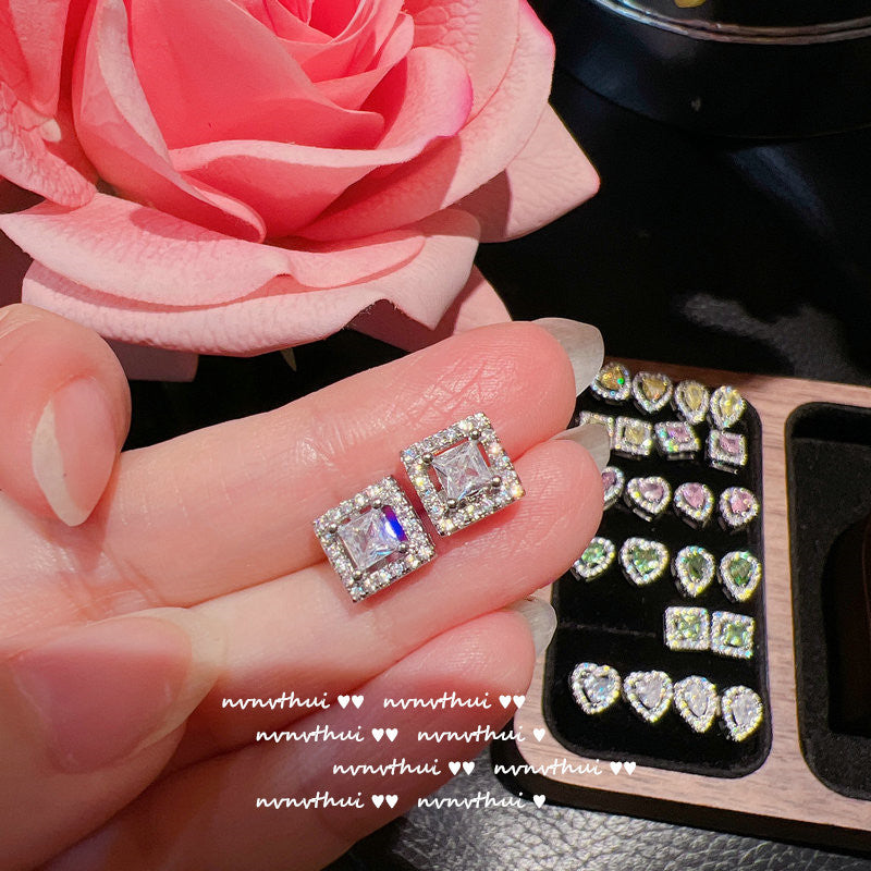 Venta al por mayor Pendientes de piedras preciosas de corazón amarillo 18K Zircon