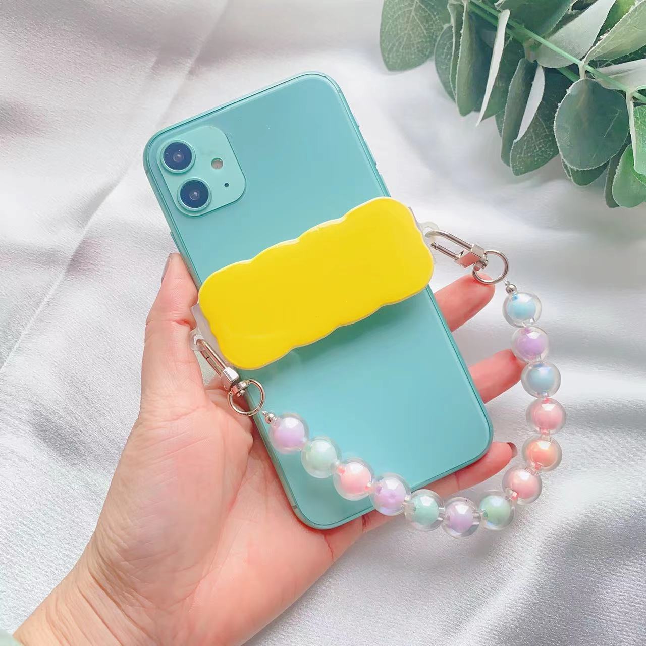 Wholesale Solid Color Epoxy Wave Edge Pearl Chain Portable Phone Holder