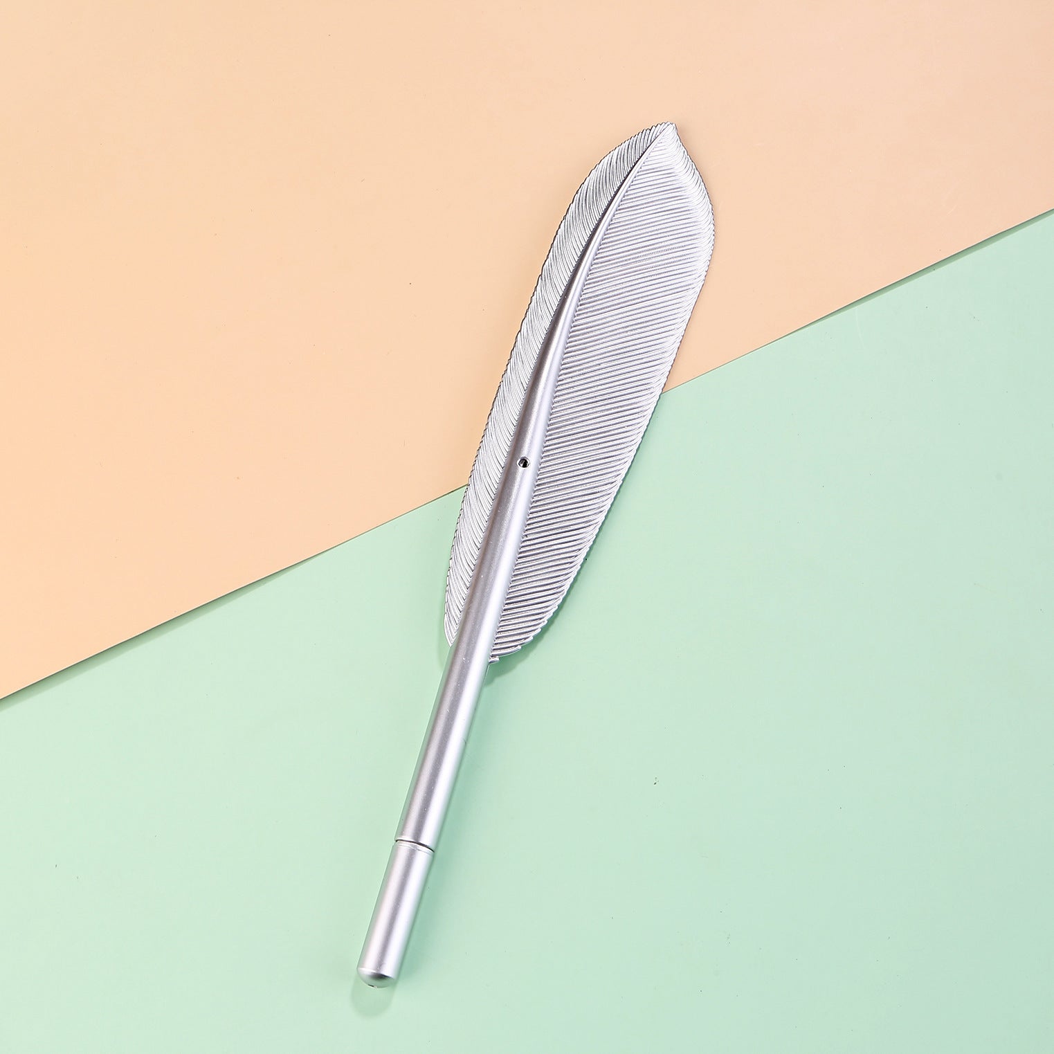 Wholesale Plastic Feather Ballpoint Pen