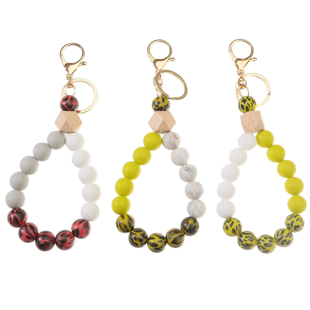 Llavero de muñeca con cuentas de madera de leopardo de leopardo.