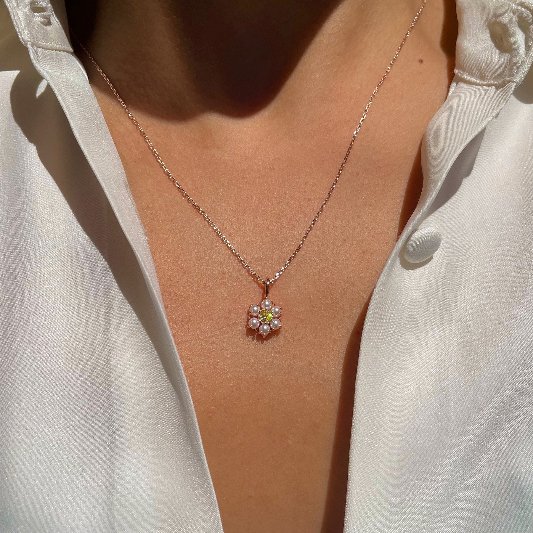 Wholesale White Pearl Flower Copper Necklace