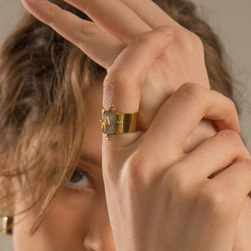 Venta al por mayor Anillo ajustable de acero de titanio con concha de piedra natural