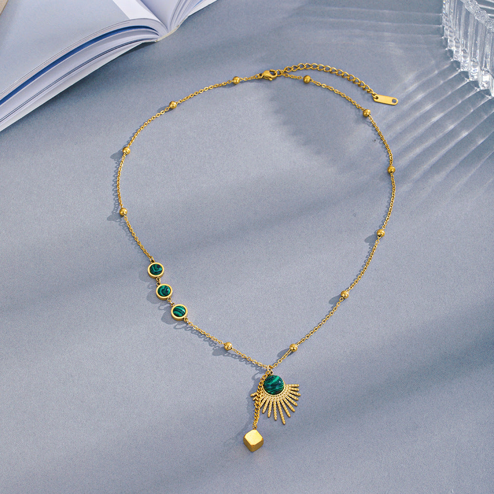 Collar de acero inoxidable festoneado con incrustaciones de malaquita al por mayor