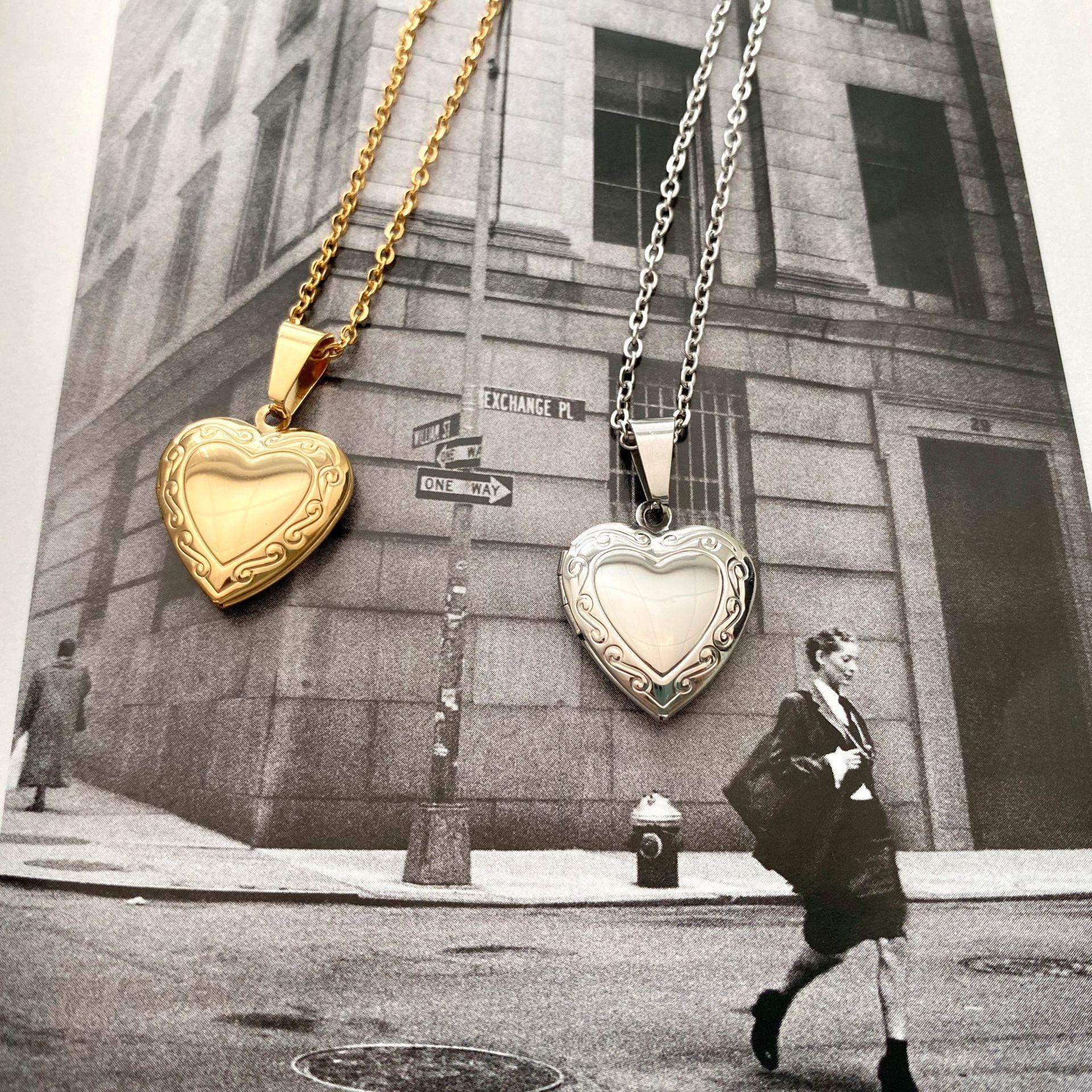 Venta al por mayor Collar de marco de foto con tirón de corazón francés de acero de titanio