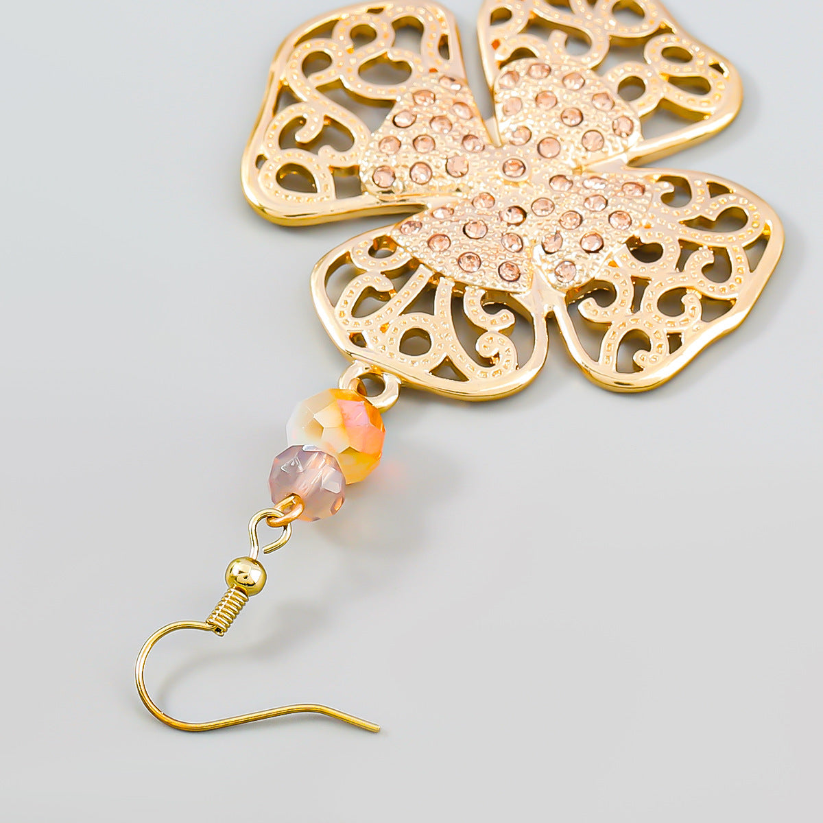 Wholesale Vintage Diamond Studded Floral Alloy Earrings