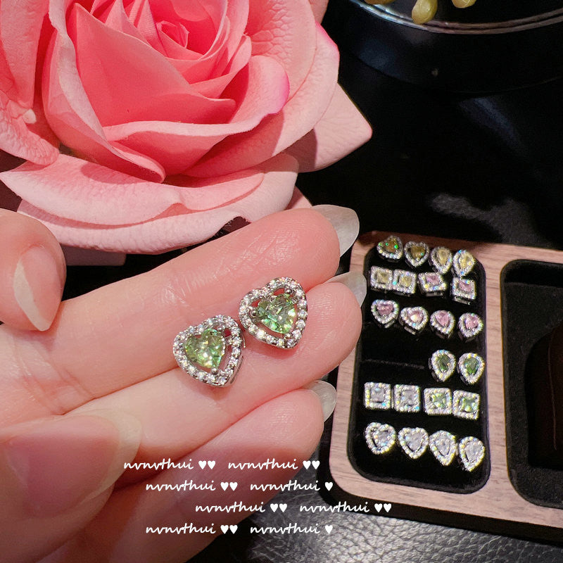 Venta al por mayor Pendientes de piedras preciosas de corazón amarillo 18K Zircon