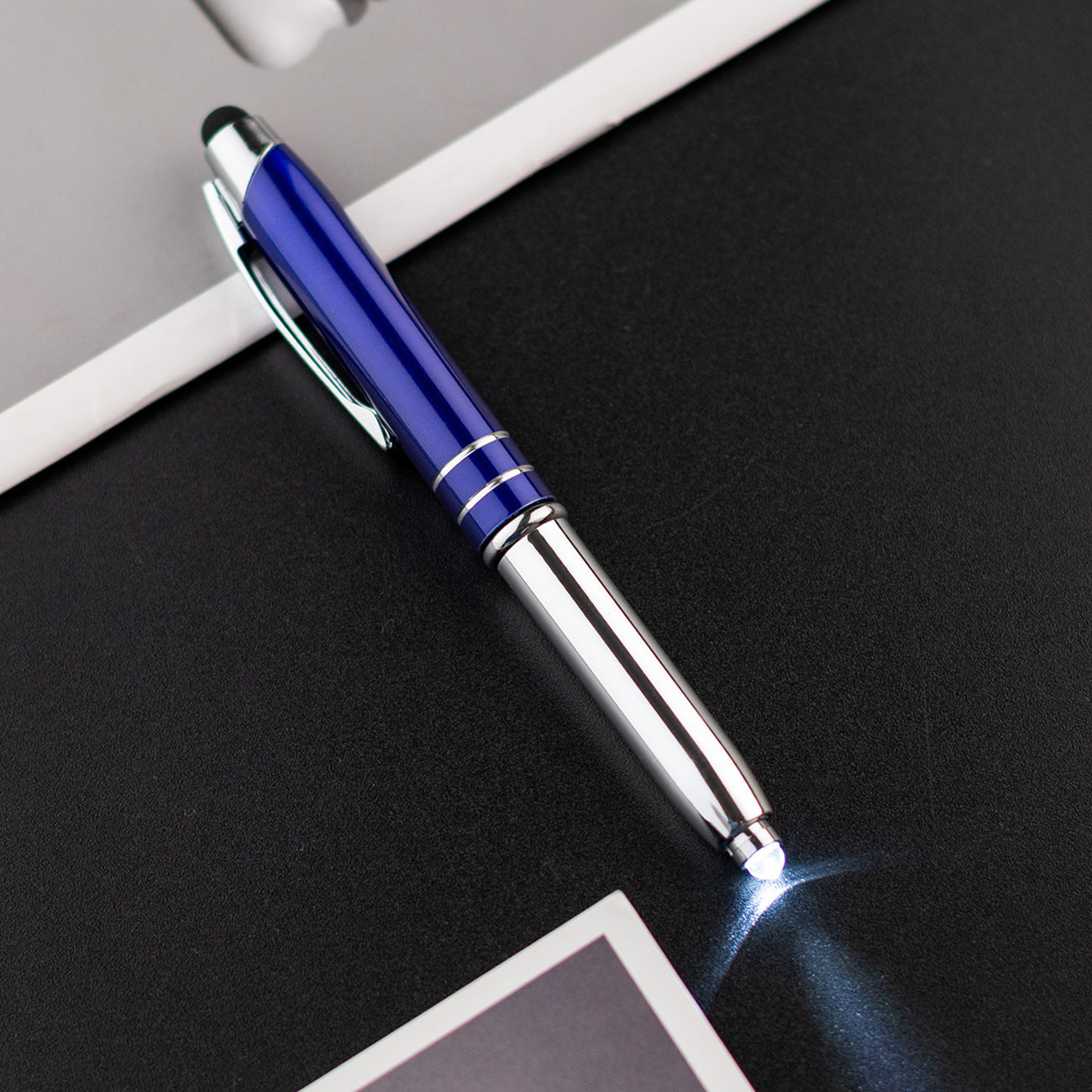 Venta al por mayor Bolígrafo multifuncional con luz LED táctil de metal