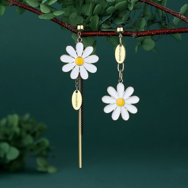 Wholesale Small Daisy Asymmetric Tassel Alloy Earrings