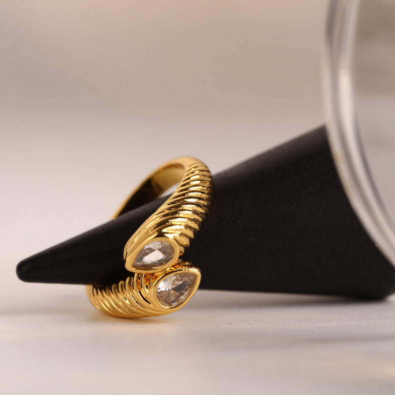 Venta al por mayor de anillos de cobre de circón medieval de oro de 18 quilates