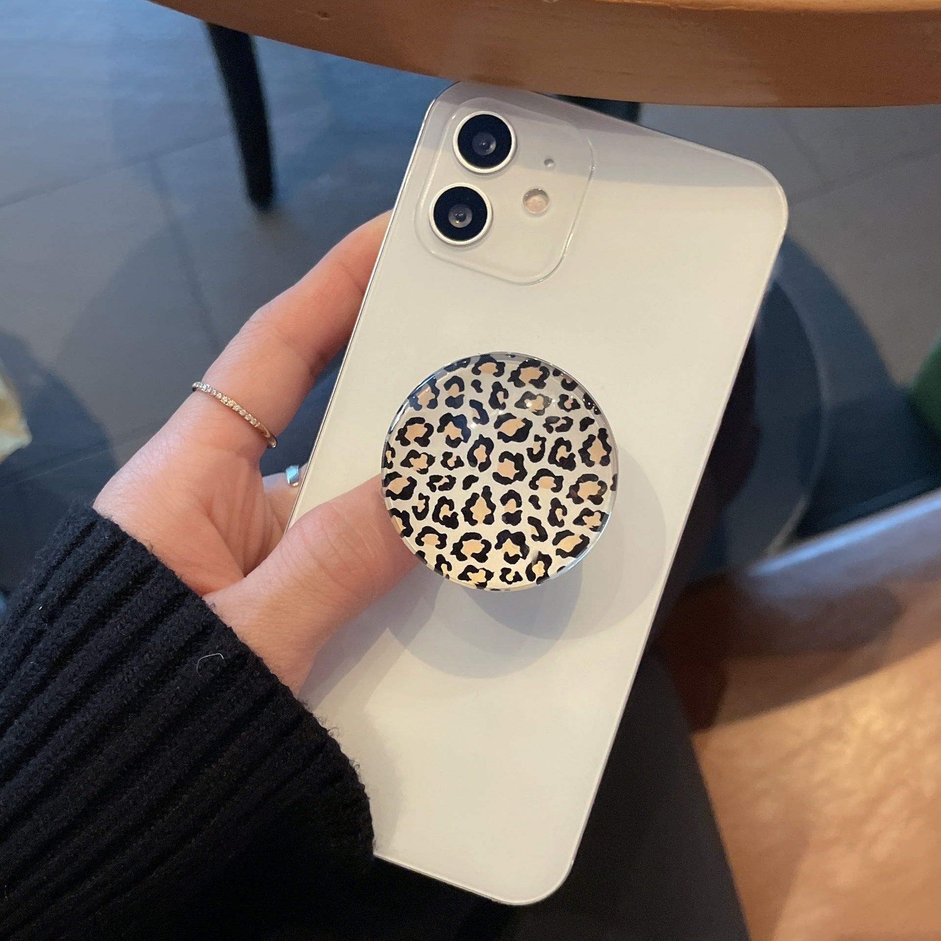 Venta al por mayor Soporte ámbar plegable de vidrio para teléfono móvil