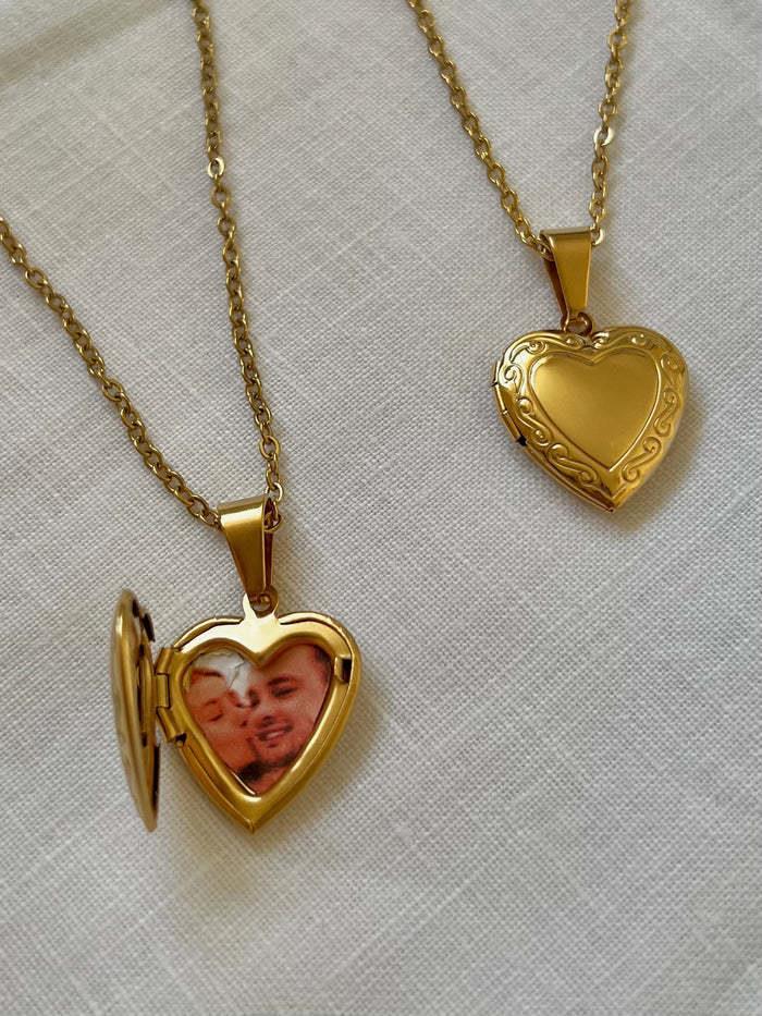 Venta al por mayor Collar de marco de foto con tirón de corazón francés de acero de titanio