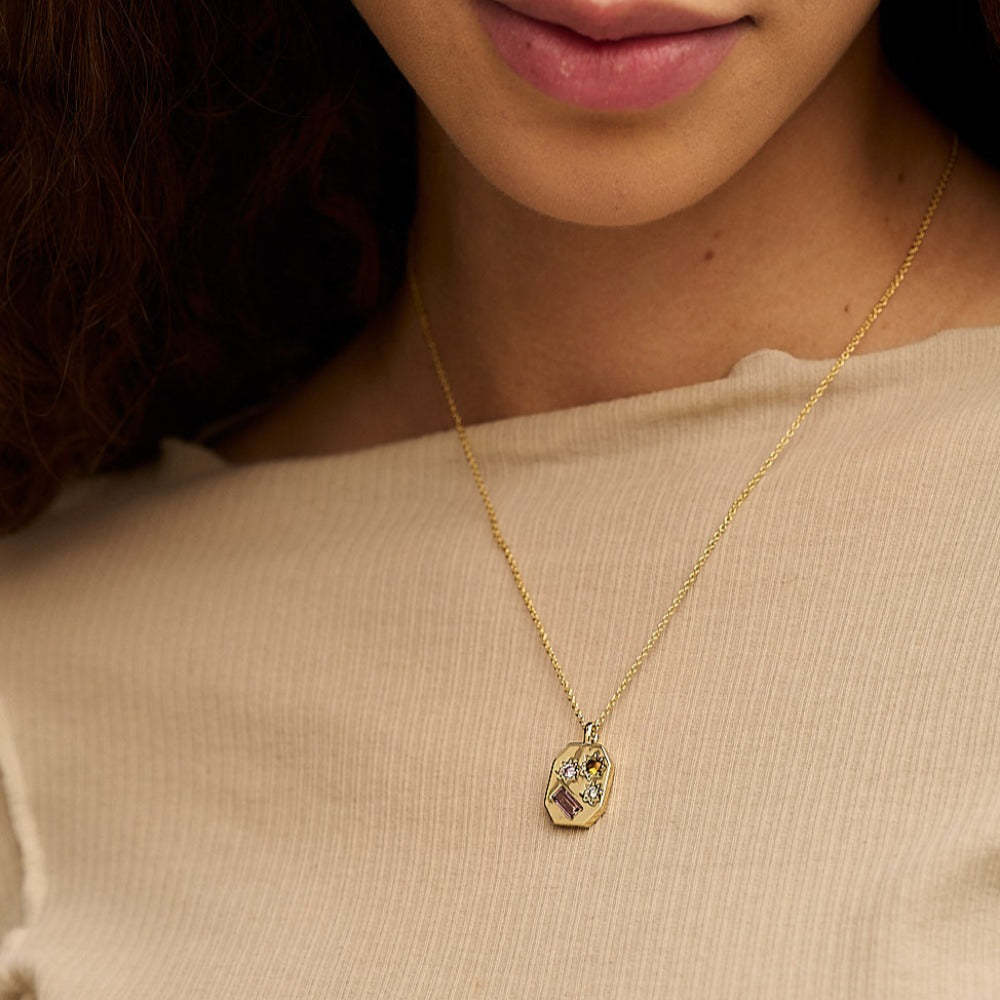 Collar de cobre de acero inoxidable con símbolo de la suerte del caleidoscopio en forma de U al por mayor