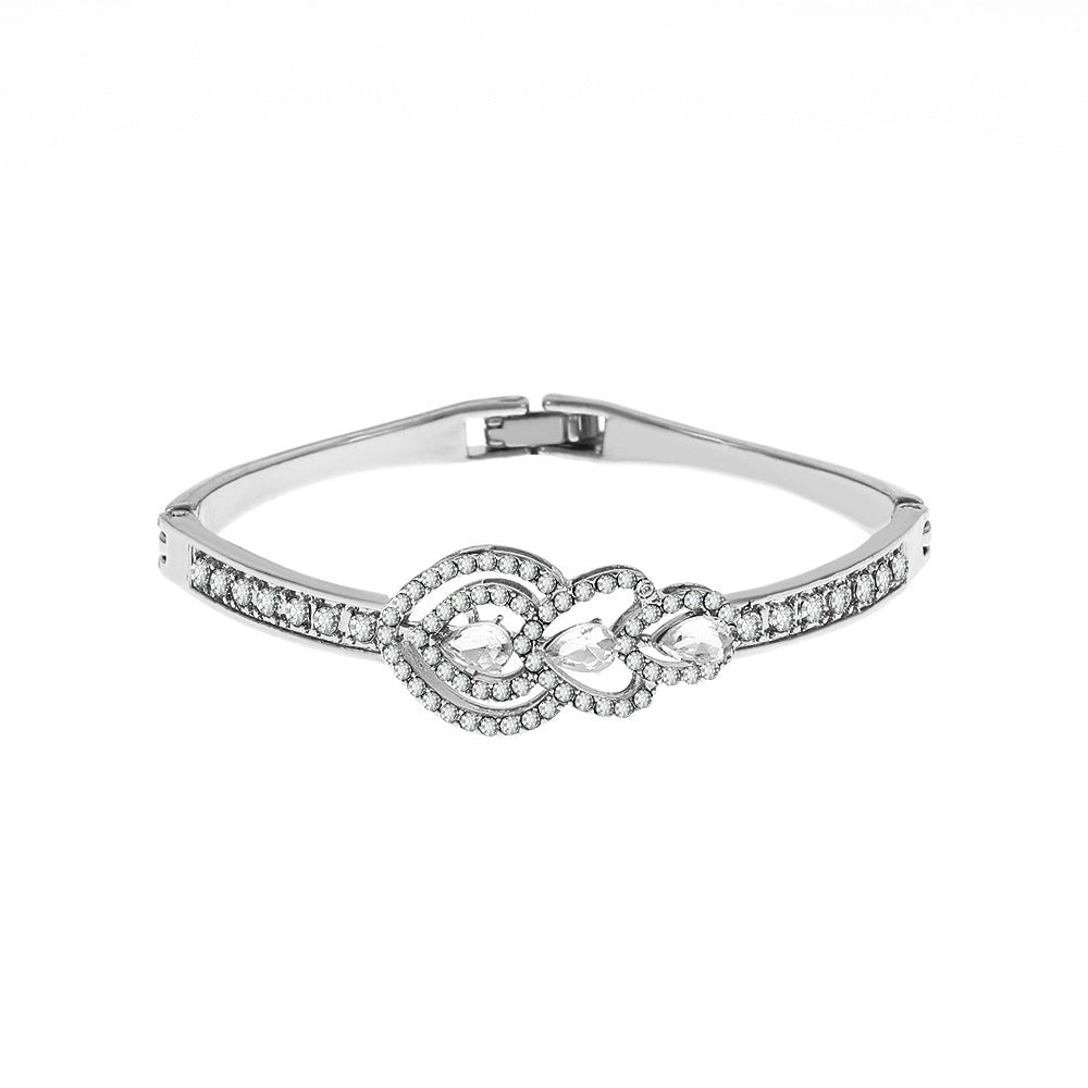 Pulsera De Aleación De Flor De Corazón Hueco al por mayor