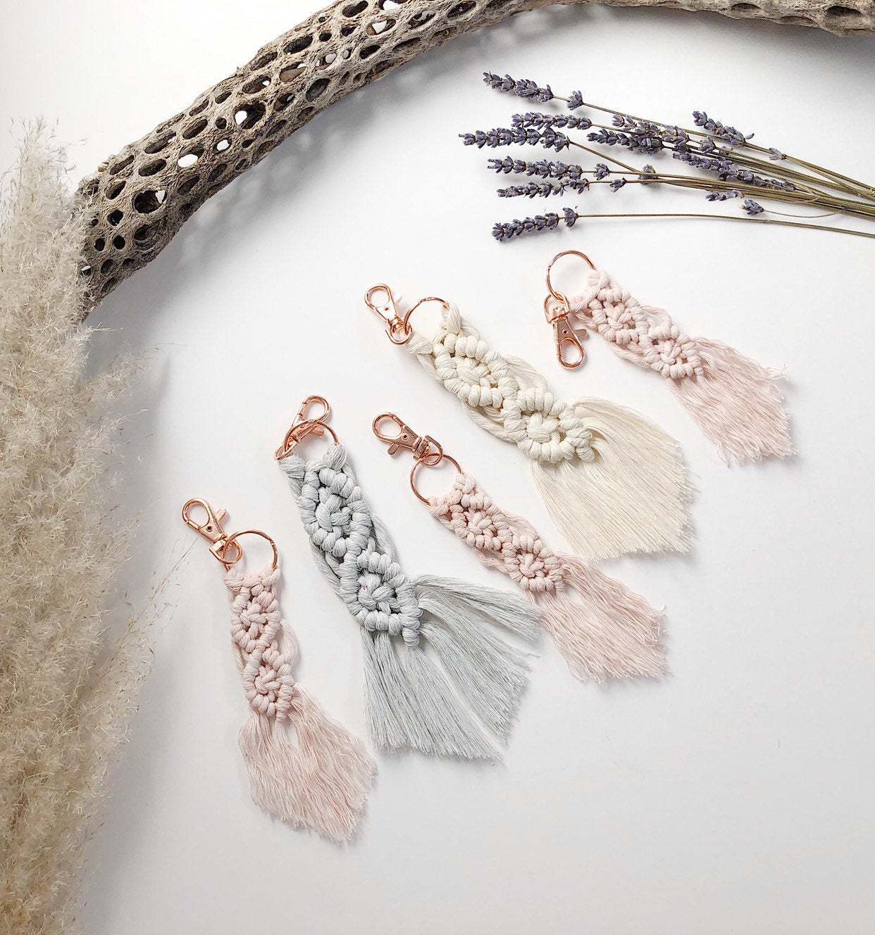 Venta al por mayor Llavero tejido a mano de metal con cordón