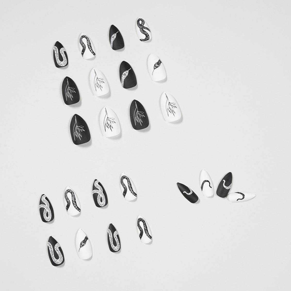 Venta al por mayor Armadura de plástico con estampado de serpiente en blanco y negro