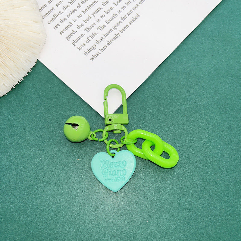 Venta al por mayor Llaveros de acrílico de campana pequeña de corazón de color caramelo