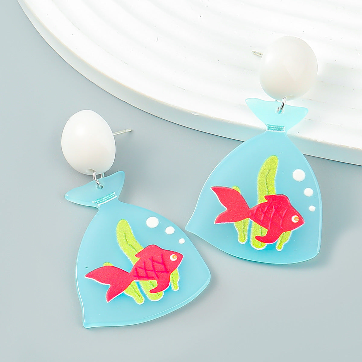 Venta al por mayor Pendientes De Seta De Fresa De Resina