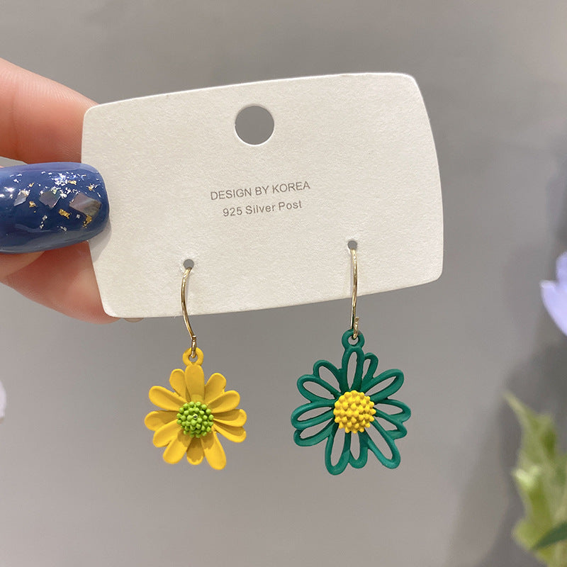 Aretes Pequeños De Aleación De Flor De Margarita al por mayor