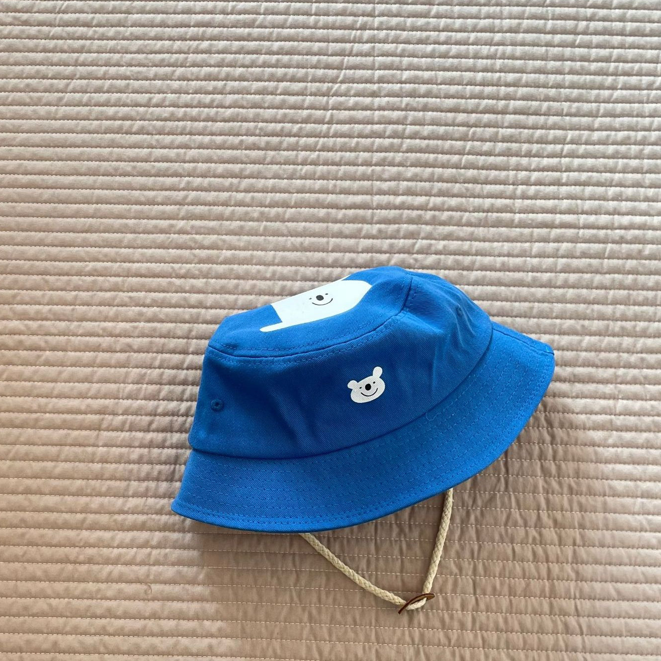 Venta al por mayor algodón niños compensado Big B carta cubo sombrero