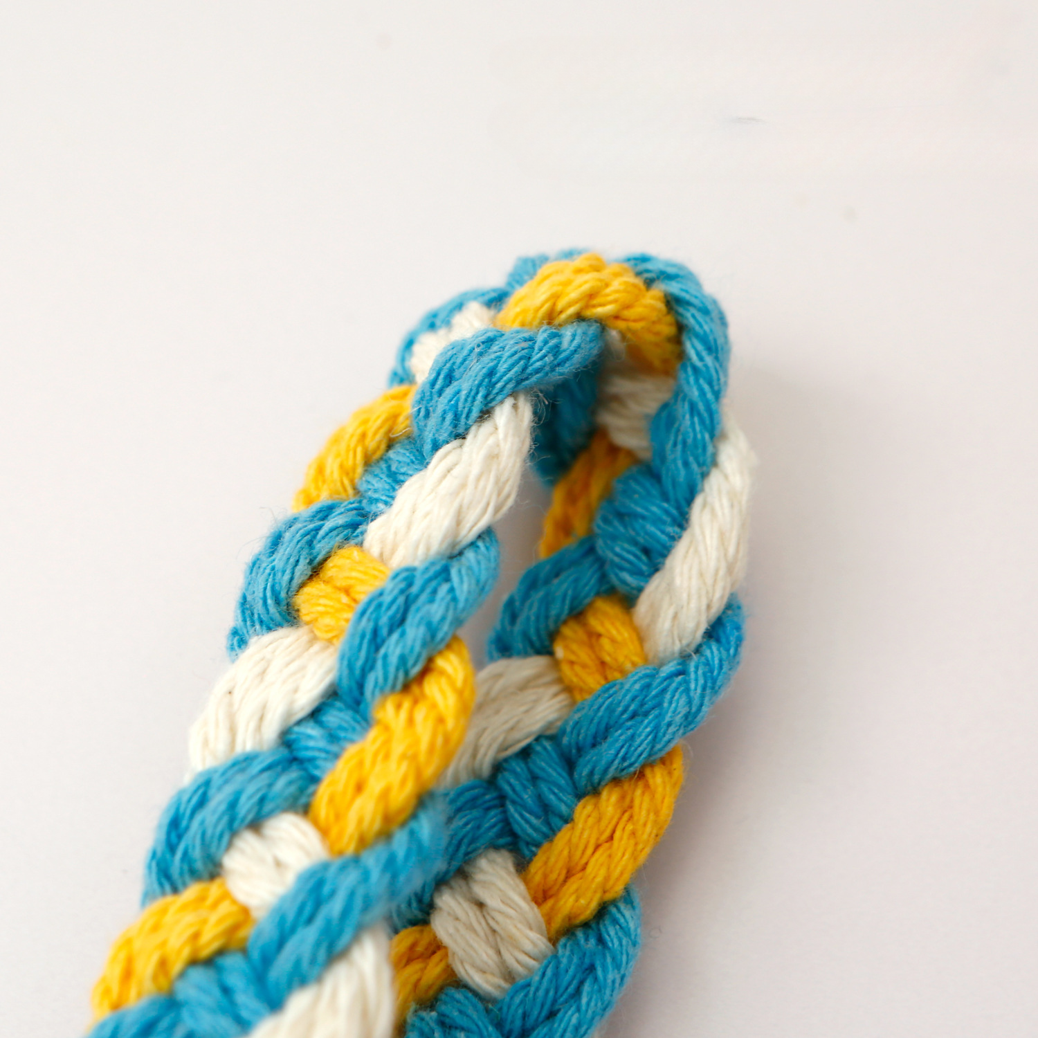 Wholesale Hand Woven Daisy Cotton Rope Keychain