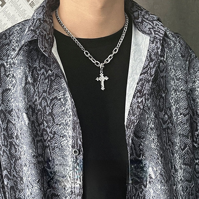 Collar con colgante de cruz de circón de acero titanio al por mayor