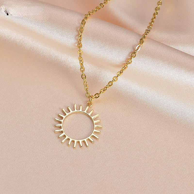 Venta al por mayor de titanio acero verde cuentas ocho Mangxing Cruz sol colgante collar